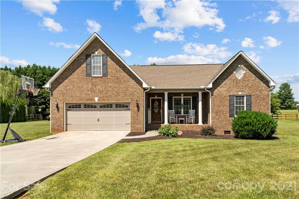 173 Cedarwood Place - Photo 1