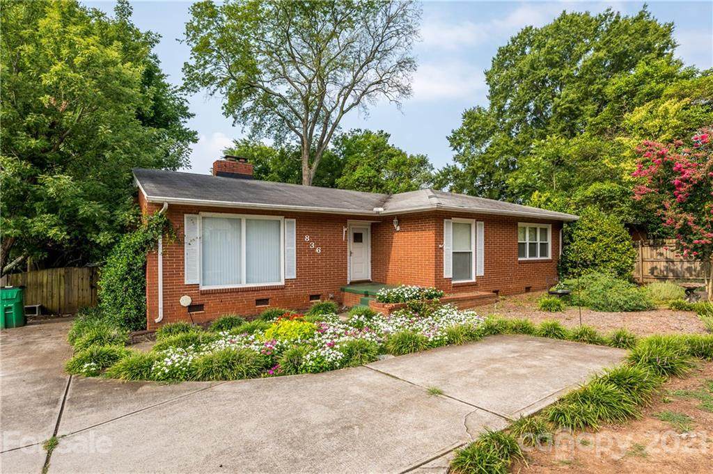 836 Woodlawn Road - Photo 1