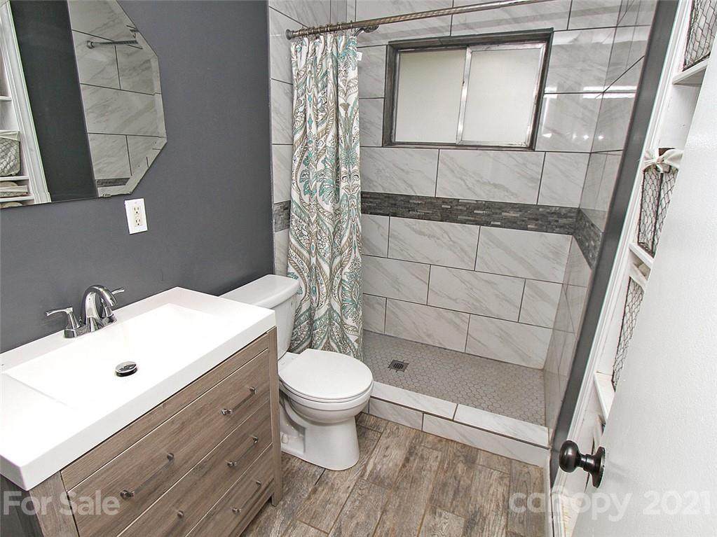 619 Greenbriar Avenue - Photo 1