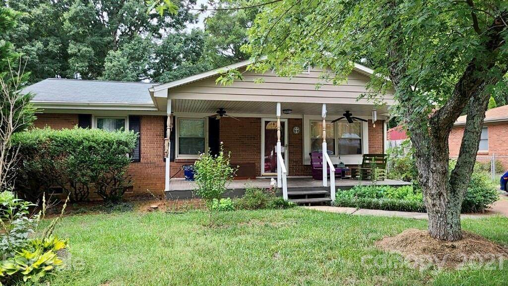 814 Carrington Drive - Photo 1