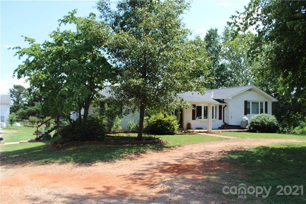 1528 Sandy Plains Road - Photo 1