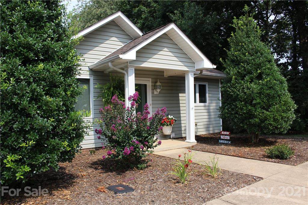 3380 White Oak Court - Photo 1