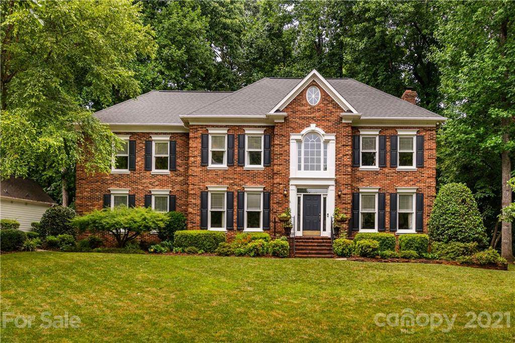 5018 Foxbriar Trail - Photo 1