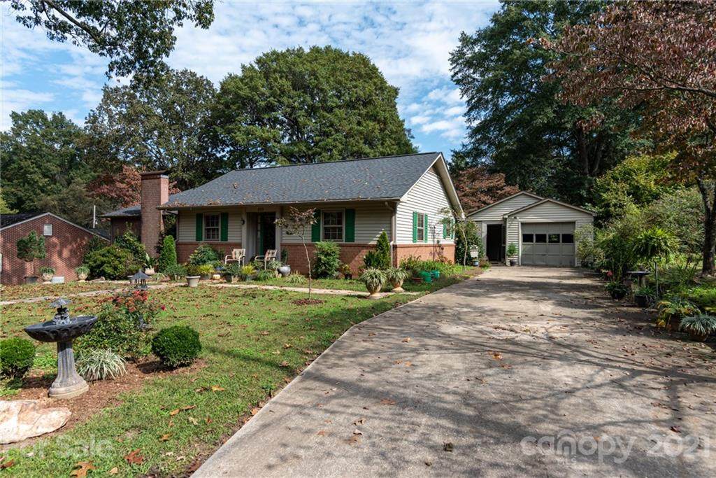 620 Oak Street - Photo 1