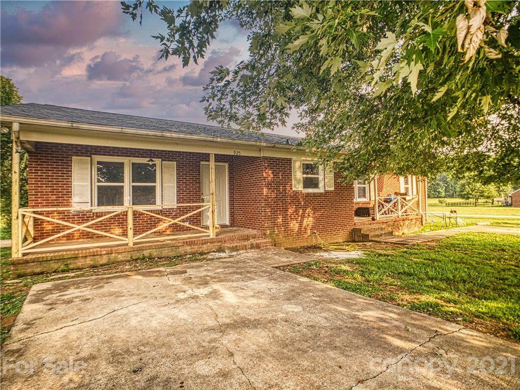 905 Park Drive - Photo 1