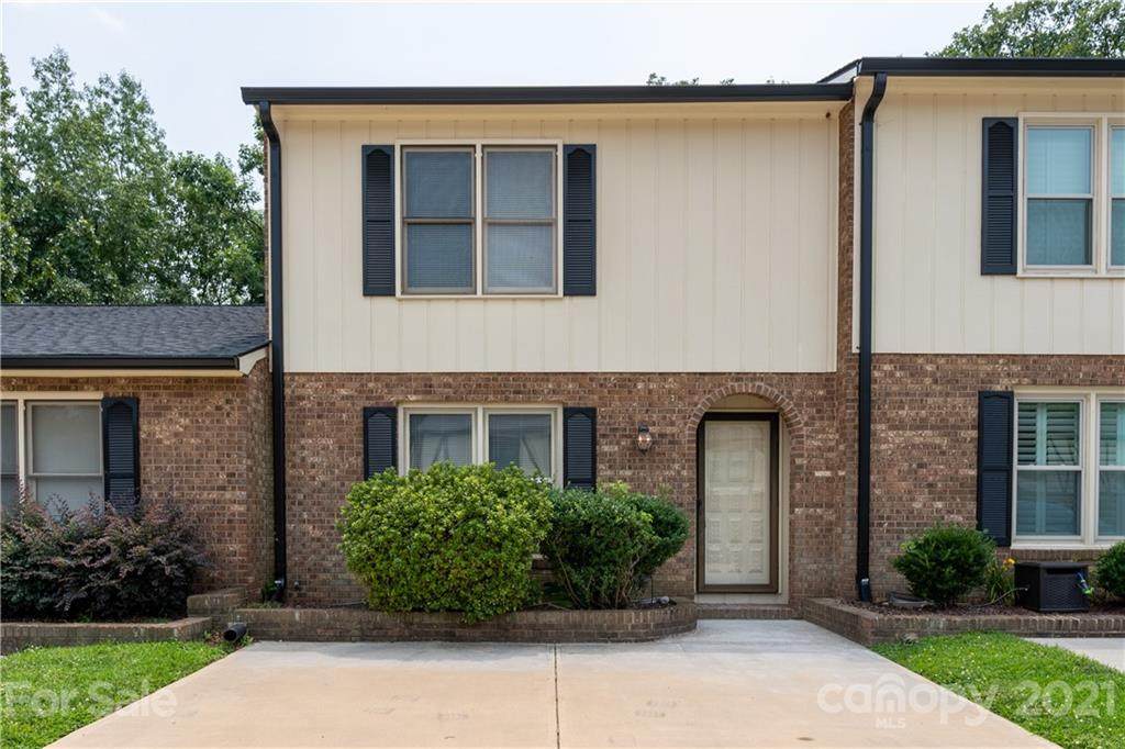 477 Camrose Circle - Photo 1