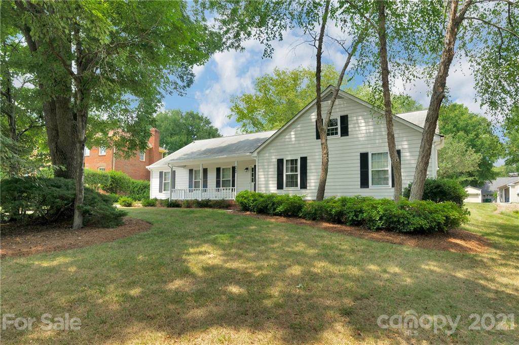 5640 Roundhouse Lane - Photo 1