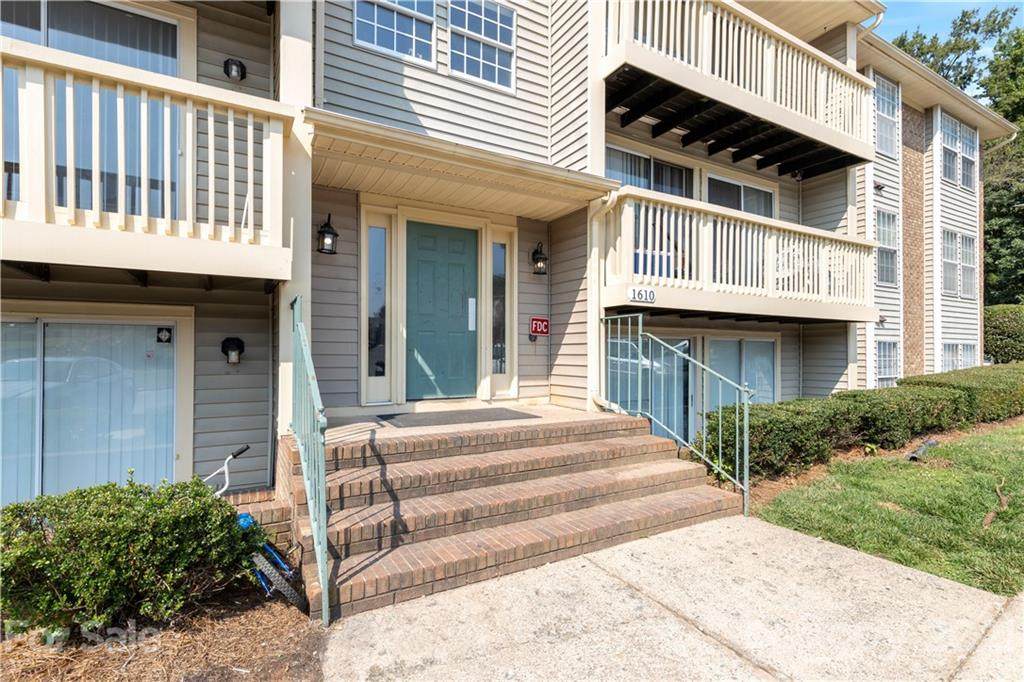 1610 Arlyn Circle - Photo 1