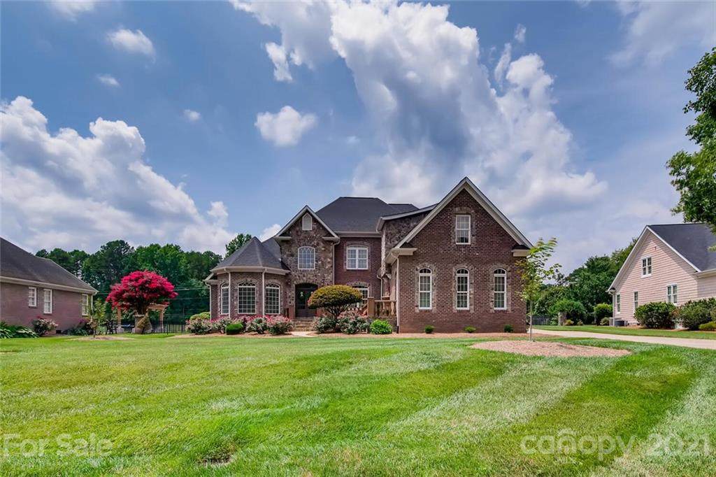 6671 Fox Ridge Circle - Photo 1