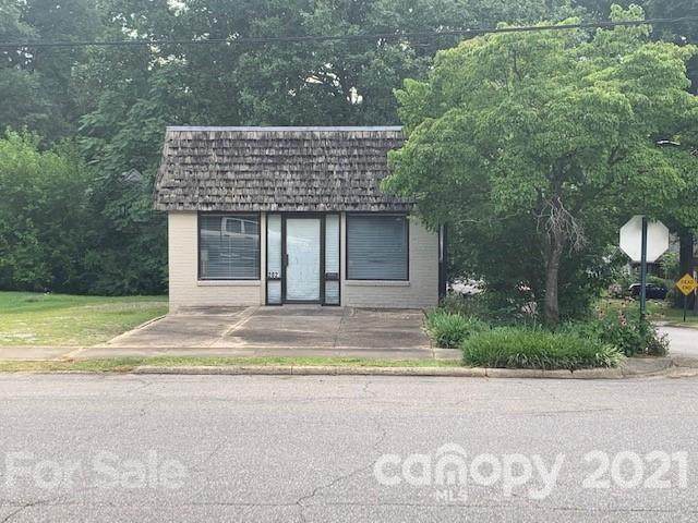 202 Oakwood Drive - Photo 1