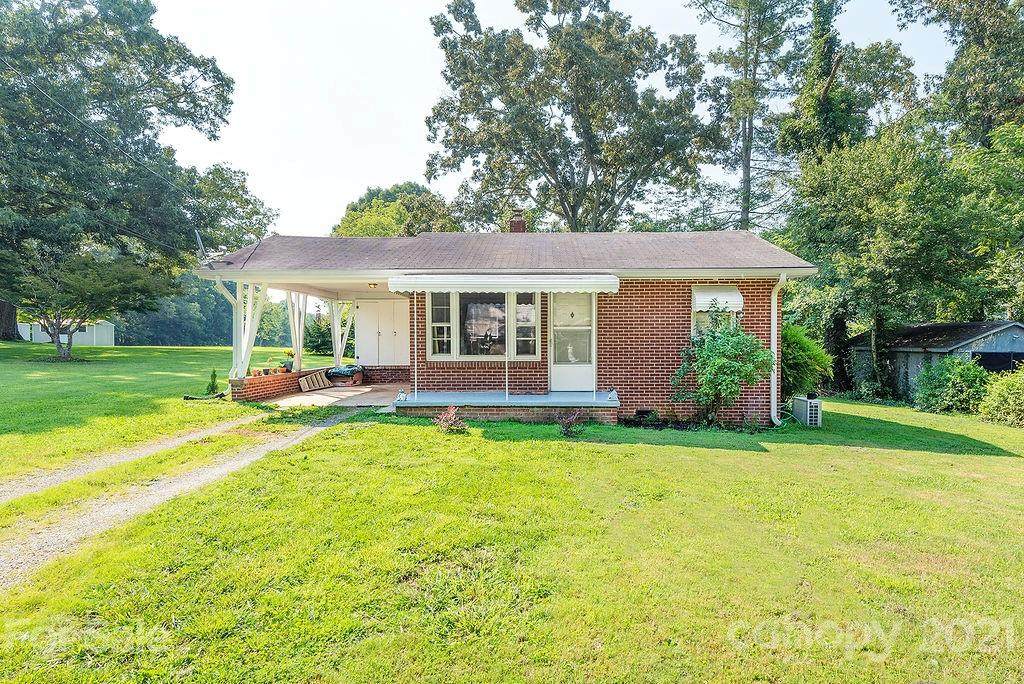 915 Brooklyn Avenue - Photo 1