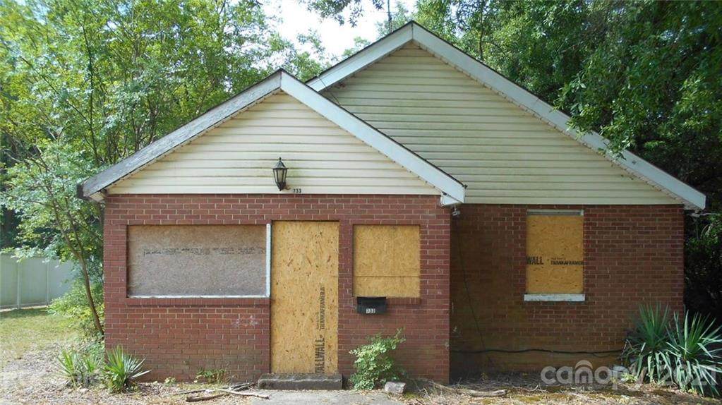 733 Kerr Street - Photo 1