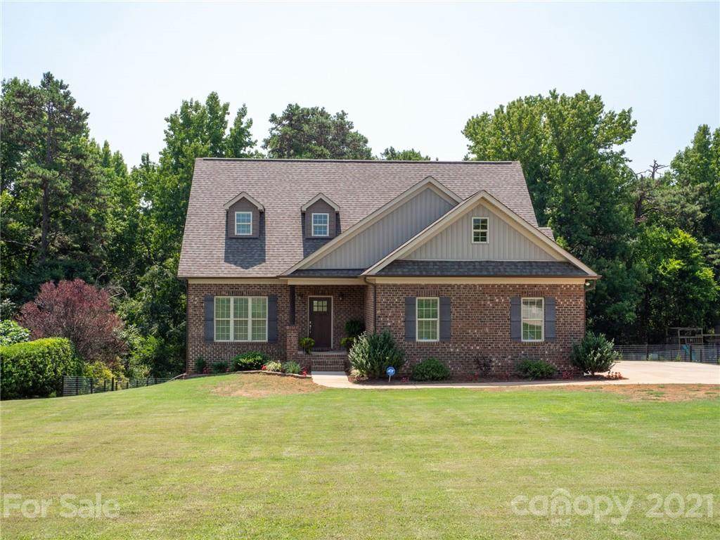 2409 Silverthorne Drive - Photo 1