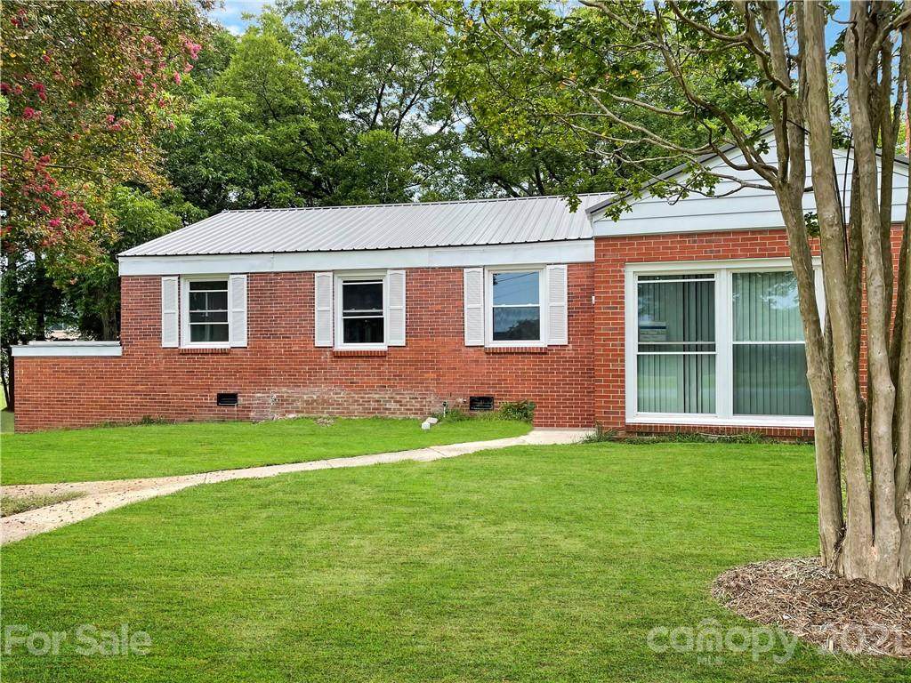 20608 Cornelius Street - Photo 1