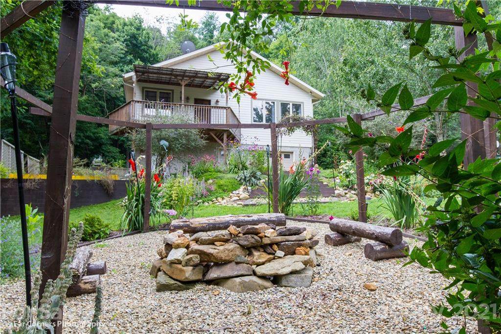 113 Twin Oaks Road - Photo 1