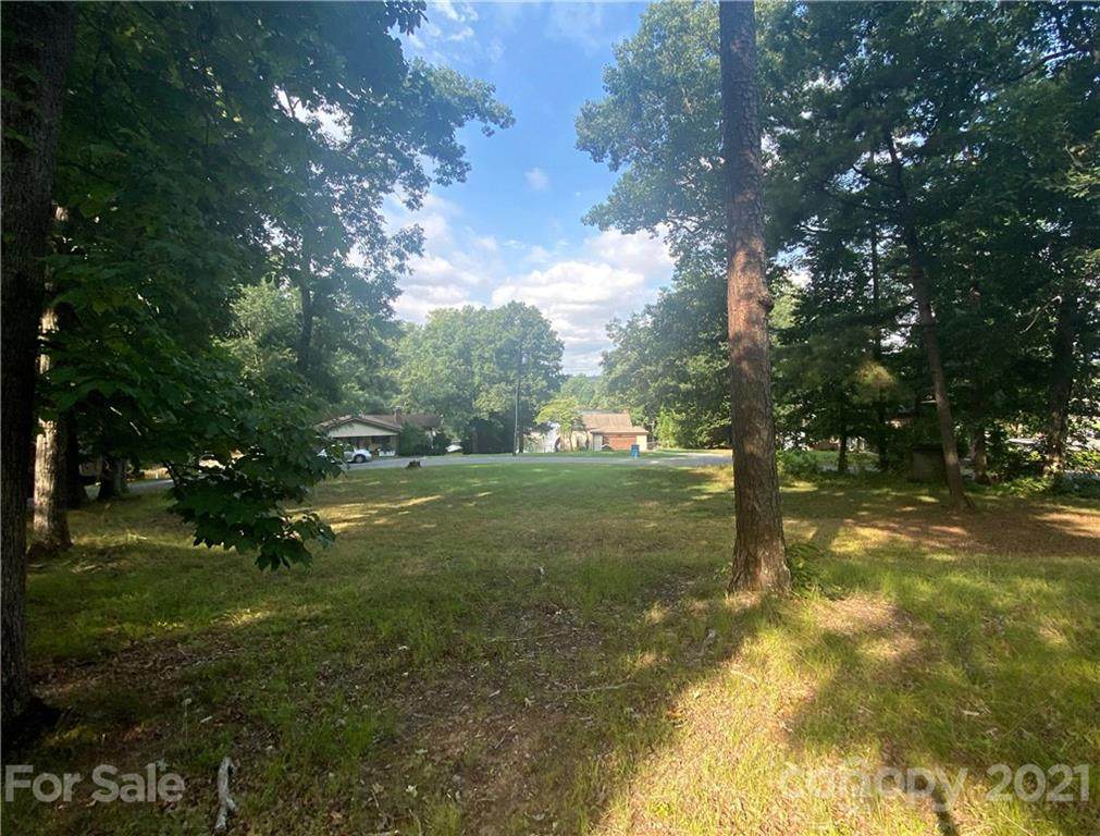 475 Hughes Boulevard - Photo 1