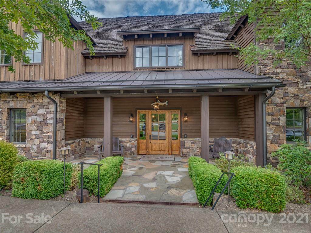 305 Clubhouse Lane - Photo 1
