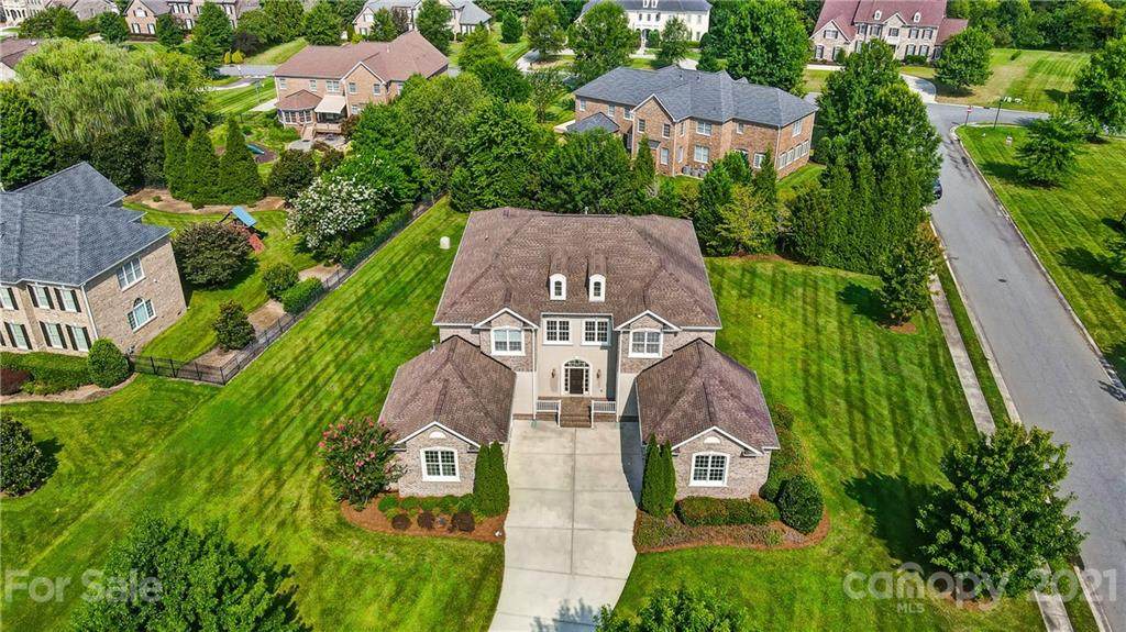 302 Fox Chase Court - Photo 1