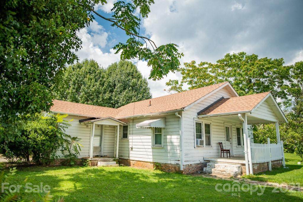 2438 Spartanburg Highway - Photo 1