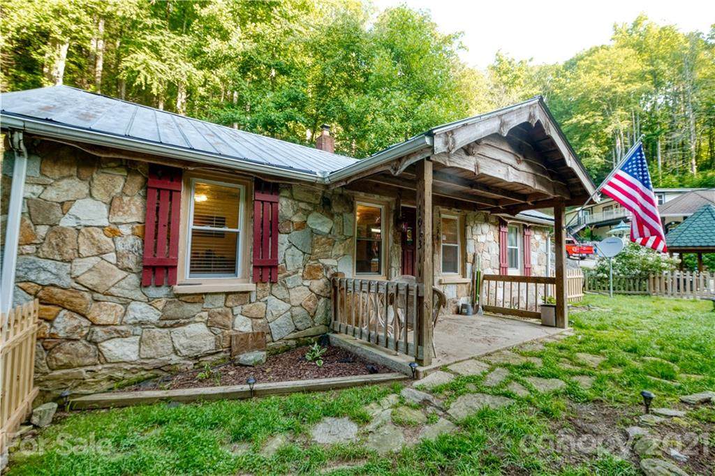 1013 Middle Fork Road - Photo 1