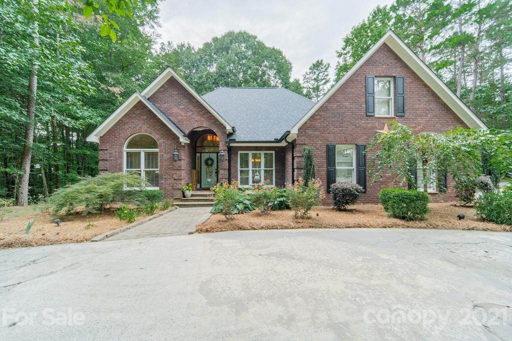 10032 Hunters Trace Drive - Photo 1
