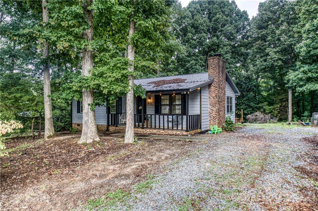 913 Rocky River Road - Photo 1