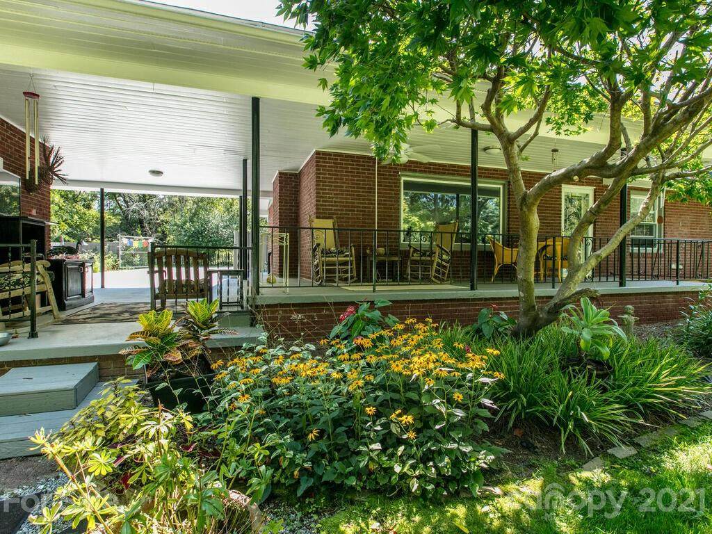 109 Edgehill Road - Photo 1