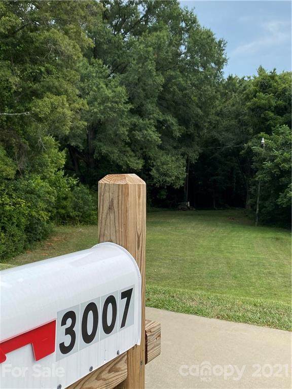 3007 West Boulevard - Photo 1