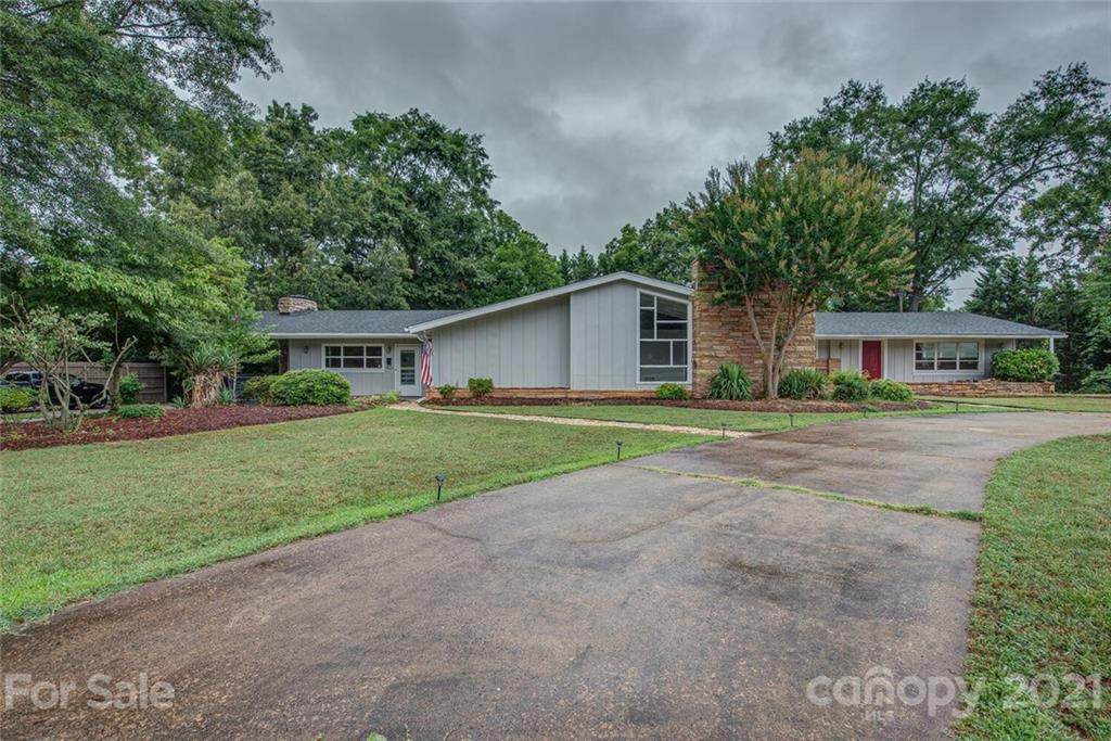 900 Warren Street - Photo 1