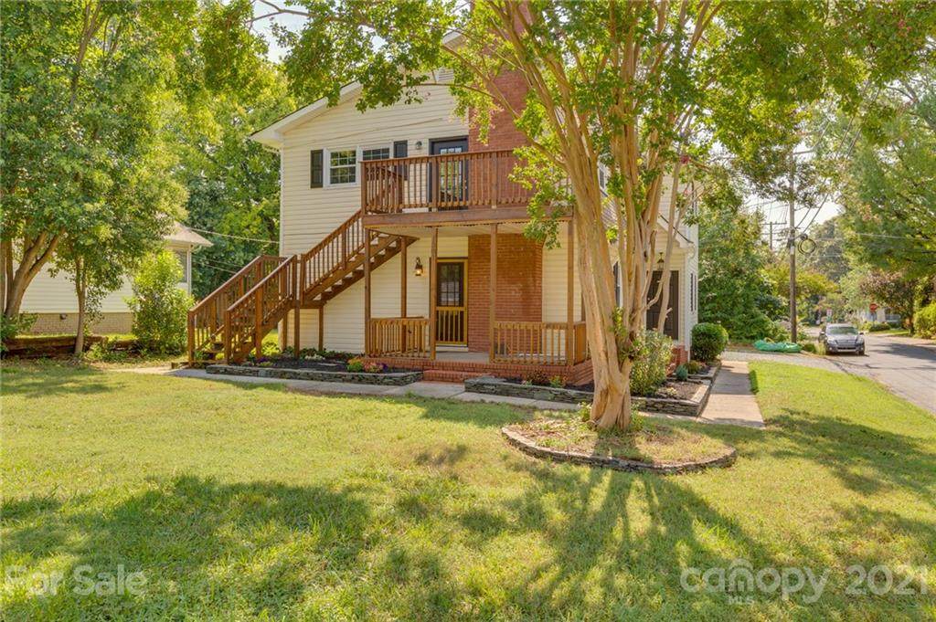 2033/1033 Kenilworth Avenue - Photo 1