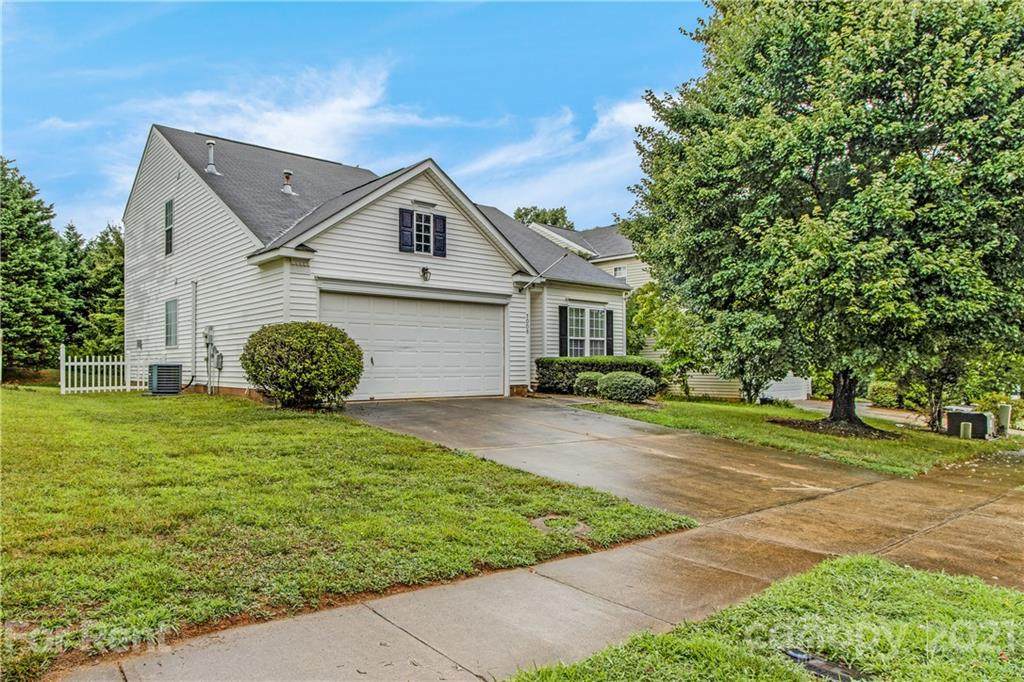 1008 Great Falls Drive - Photo 1