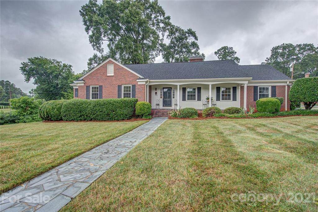 300 11th Avenue - Photo 1