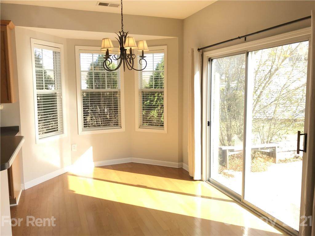 1004 Chastain Drive - Photo 1