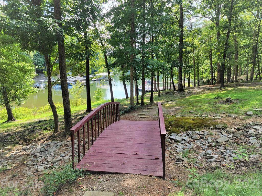 122 Greenbay Road - Photo 1