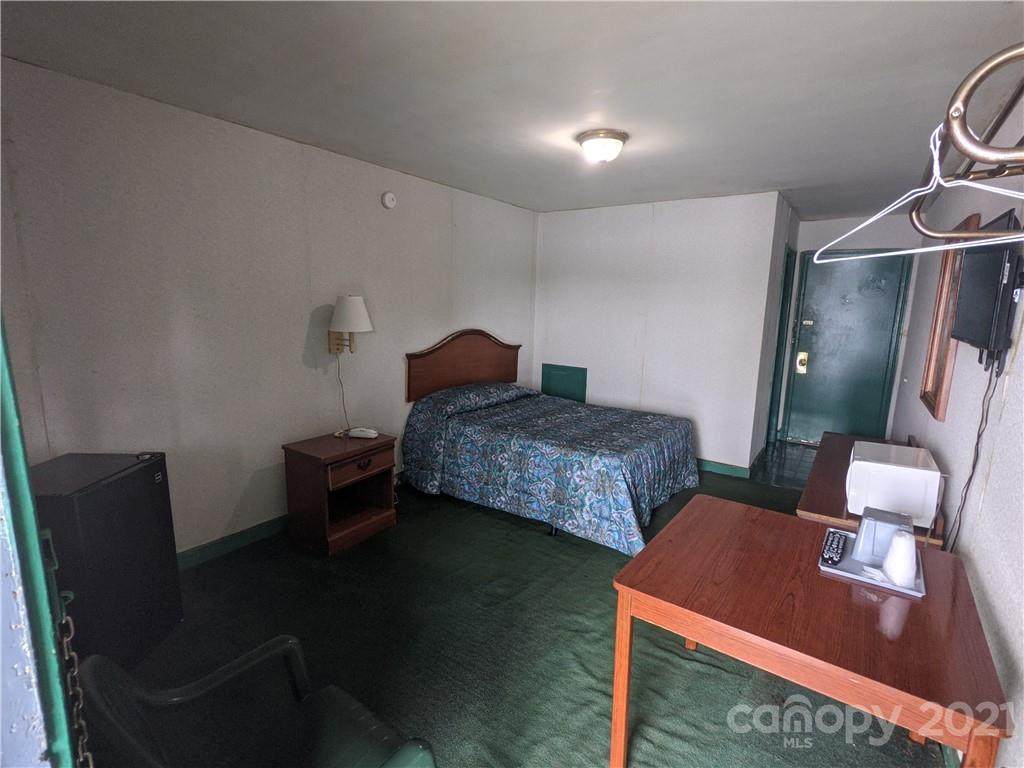 942 N 5th - Photo 1