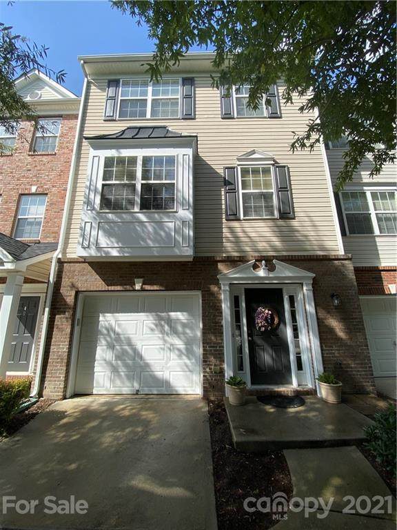 9589 Walkers Glen Drive - Photo 1