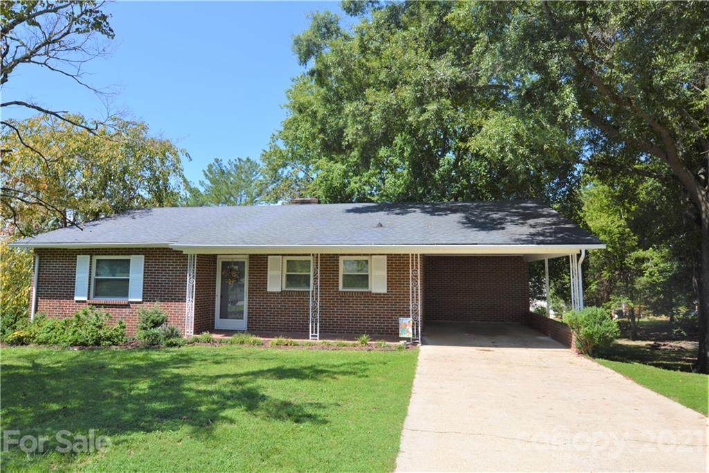 4 Woods Drive - Photo 1
