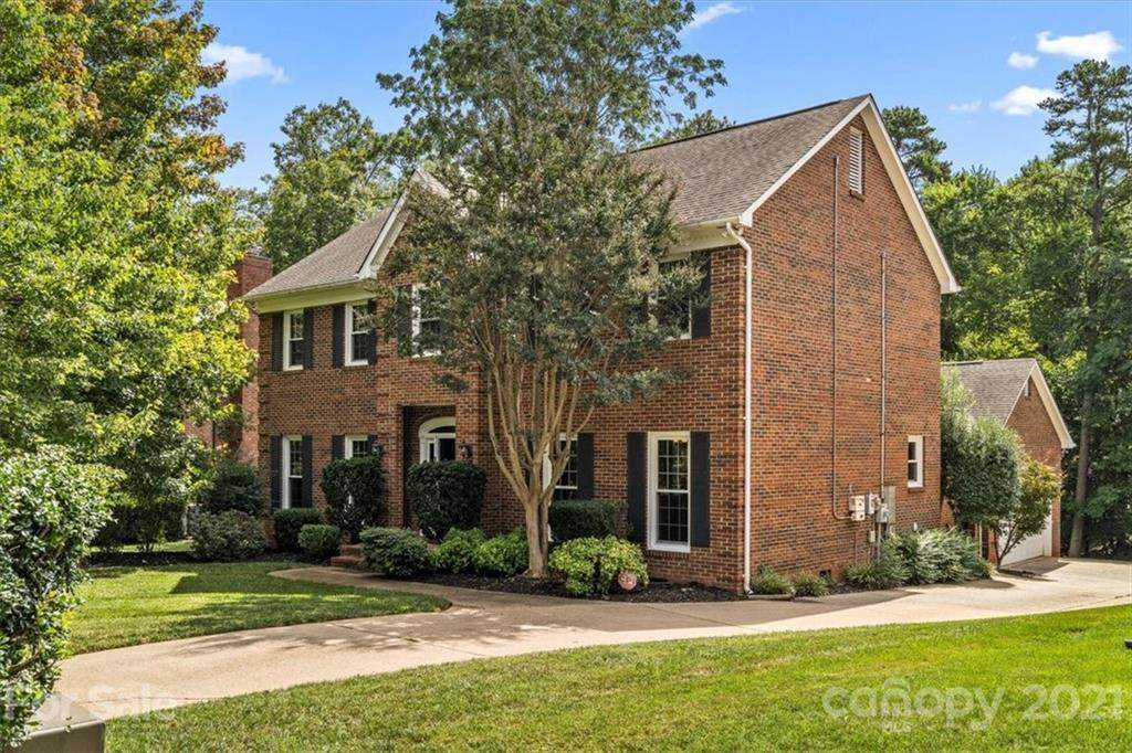 112 Brackenbury Lane - Photo 1