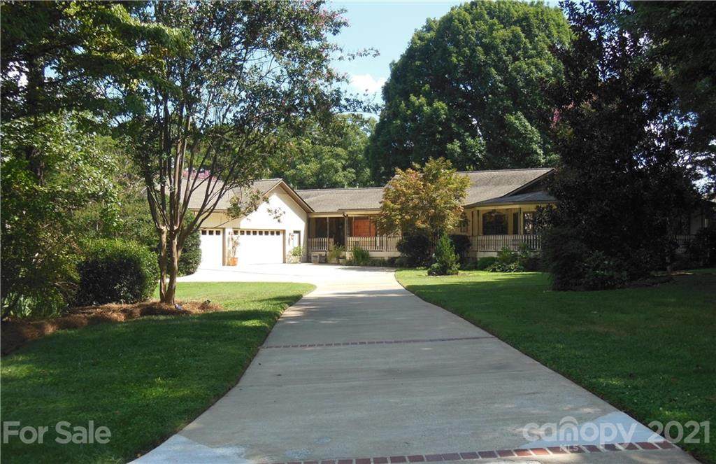 9825 Saddle Avenue - Photo 1