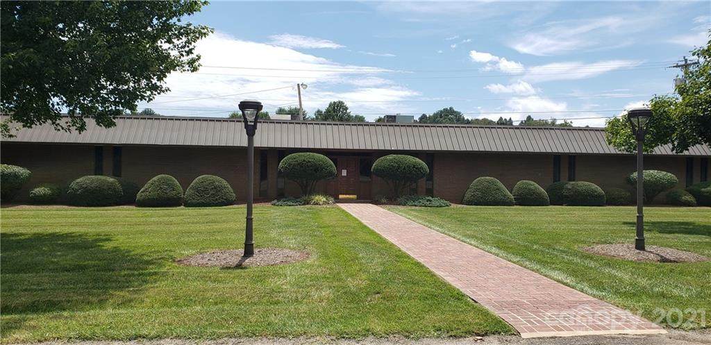 194 Park Circle - Photo 1