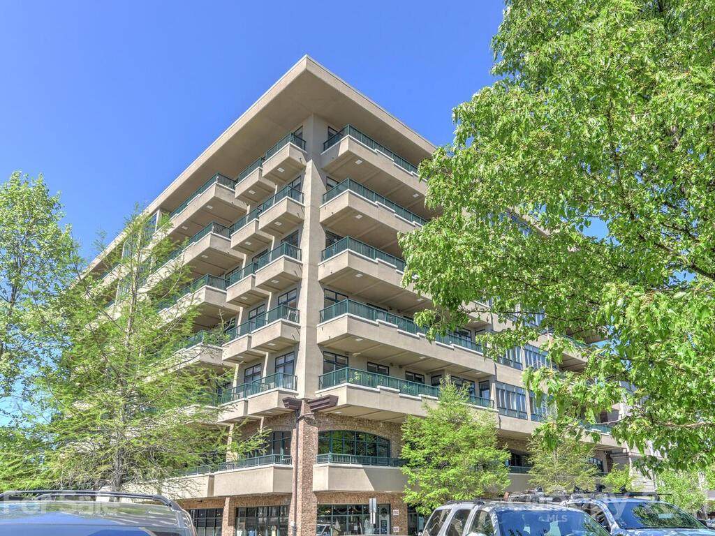 21 Battery Park Avenue - Photo 1