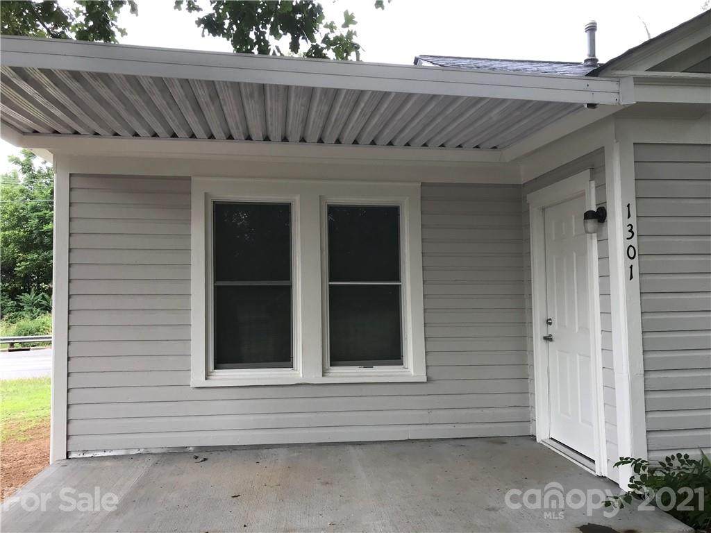 1301 Lockhart Street - Photo 1