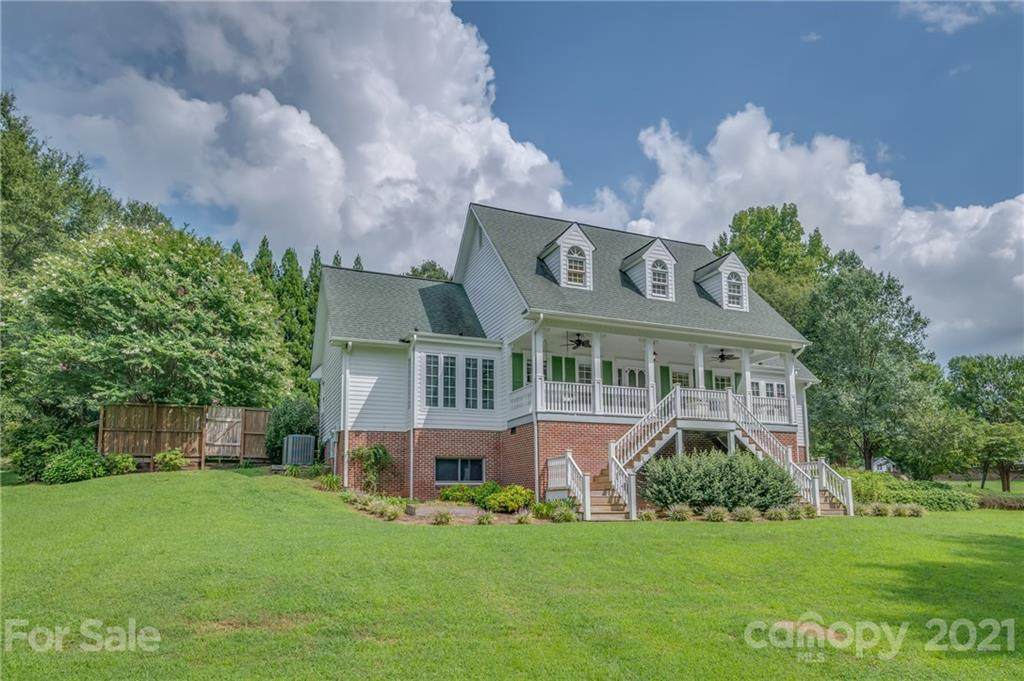 150 Squirrel Hollow Drive - Photo 1