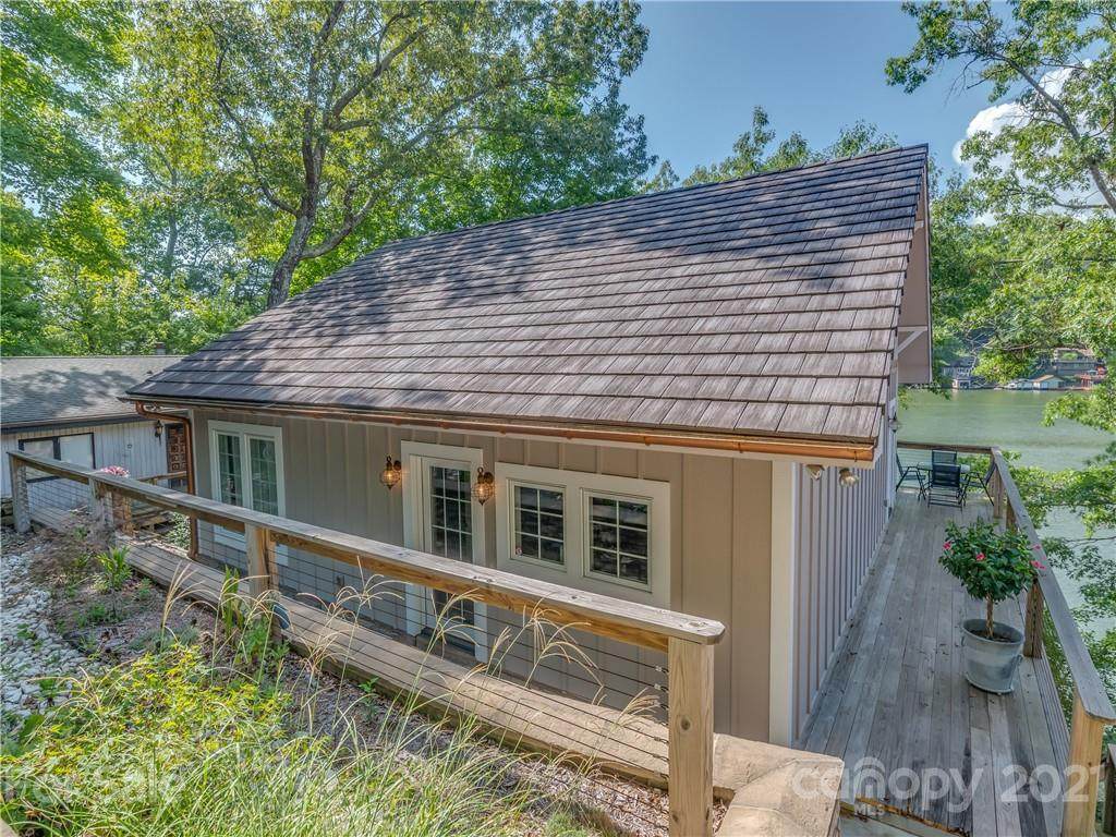 321 North Shore Drive - Photo 1