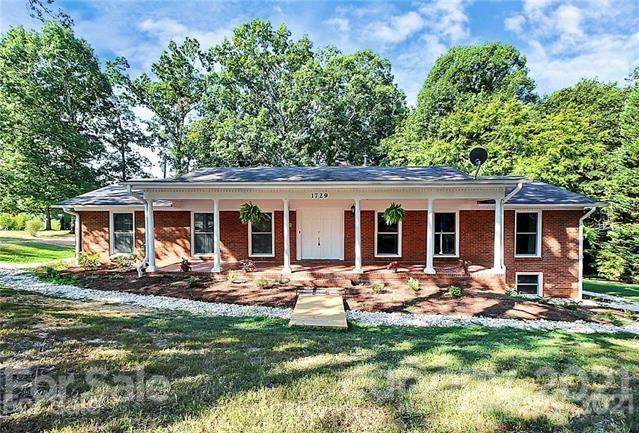 1729 Oakridge Drive - Photo 1