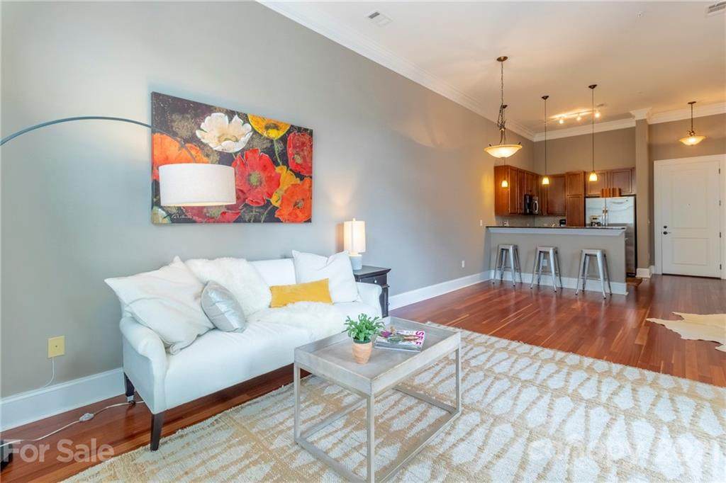 2810 Selwyn Avenue - Photo 1