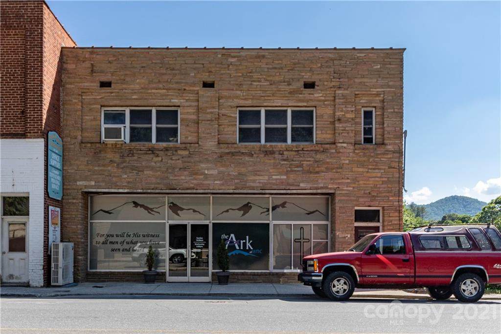 208/210 Oak Avenue - Photo 1