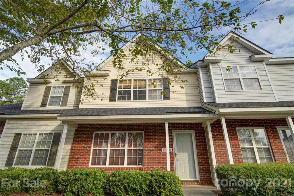 10120 Forest Landing Drive - Photo 1