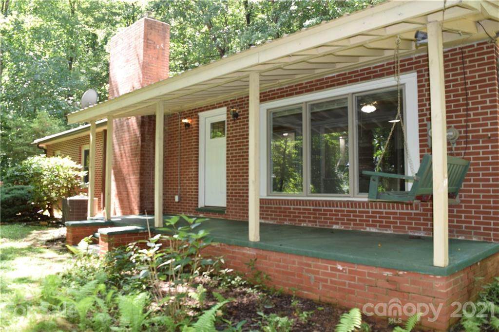 1533 Rosemount Road - Photo 1