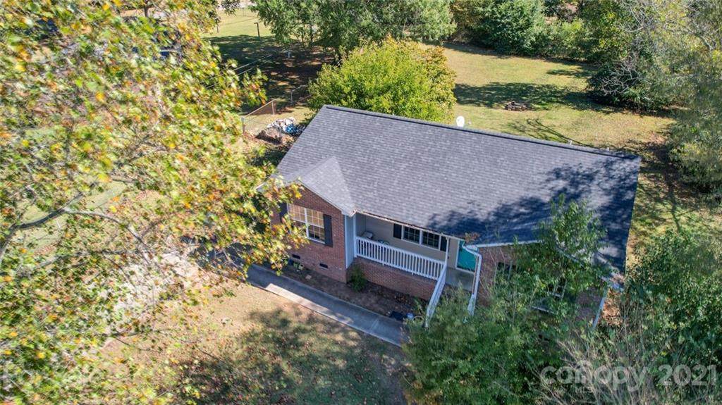 907 Oates Road - Photo 1